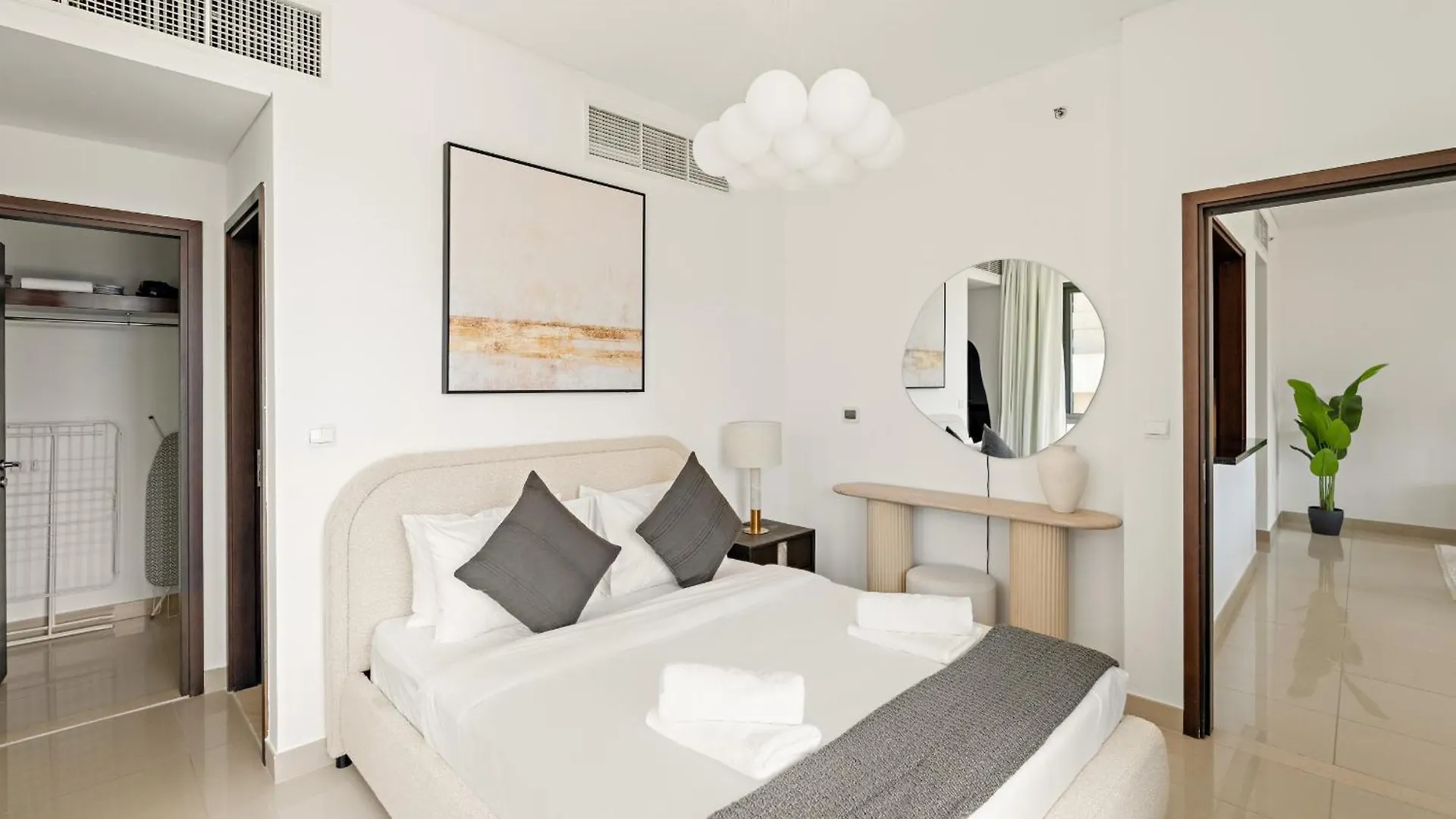 Vayk - Modern 1Br In Downtown Dubai Apartment