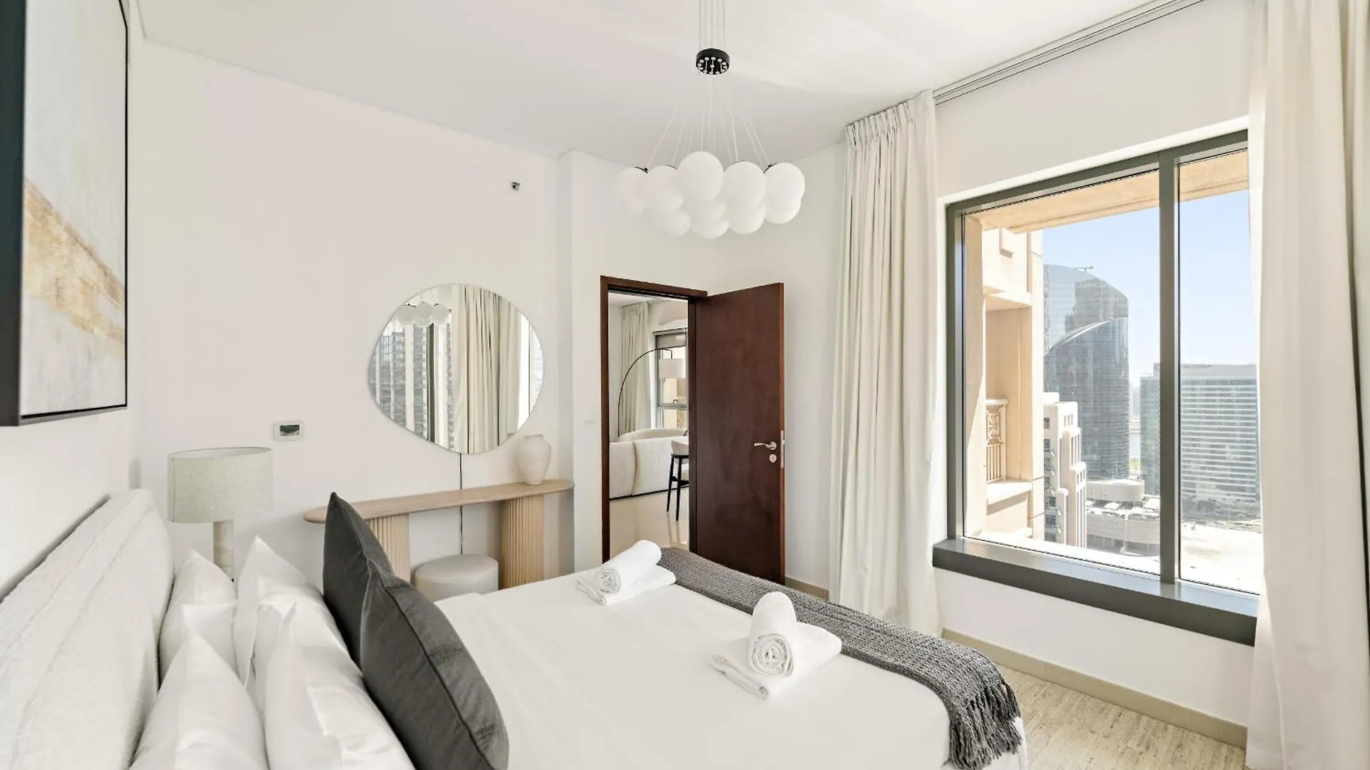 Vayk - Modern 1Br In Downtown Dubai Apartment