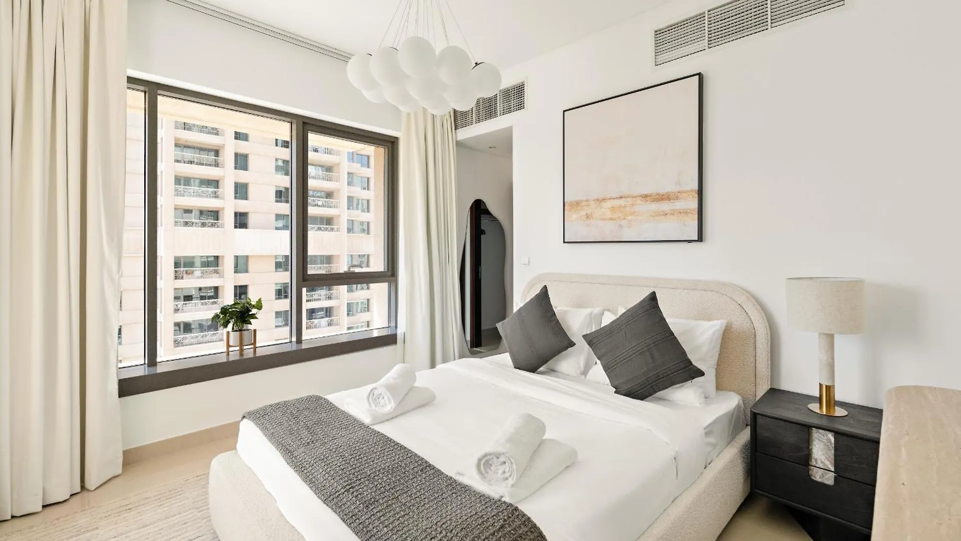 Vayk - Modern 1Br In Downtown Dubai Apartment